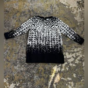 NWOT Chicos Black n White umbre Sweater Tunic